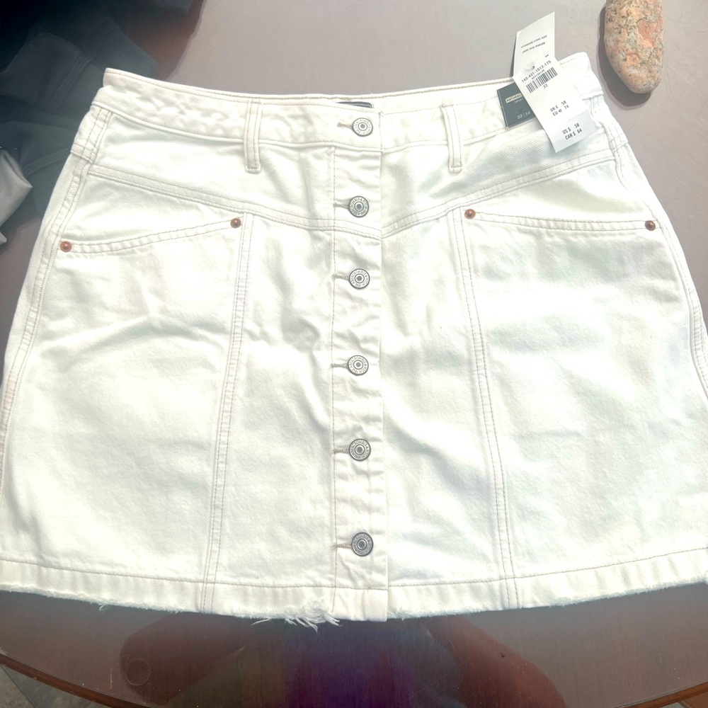 NWT:   Abercrombie & Fitch White Denim Skirt size 32/14